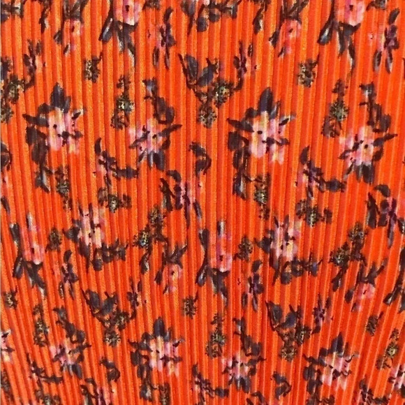 NWT Urban Outfitters Floral Plisse Wrap Crop Top - Picture 5 of 8